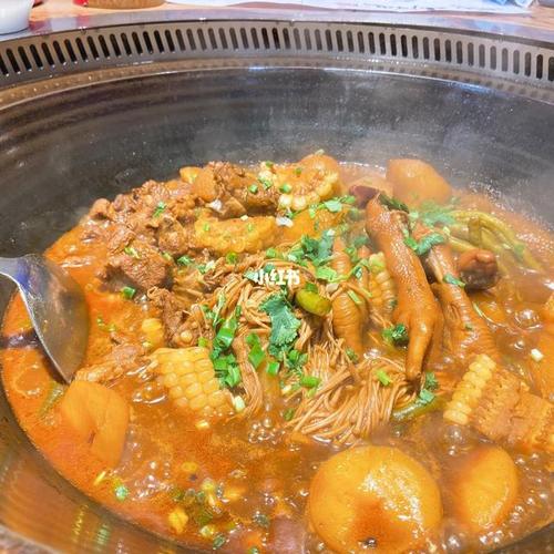 如果我到您的家乡旅游,您会推荐哪些比较有特色的当地美食呢?
,哪些旅游景点有哪些特色的小吃